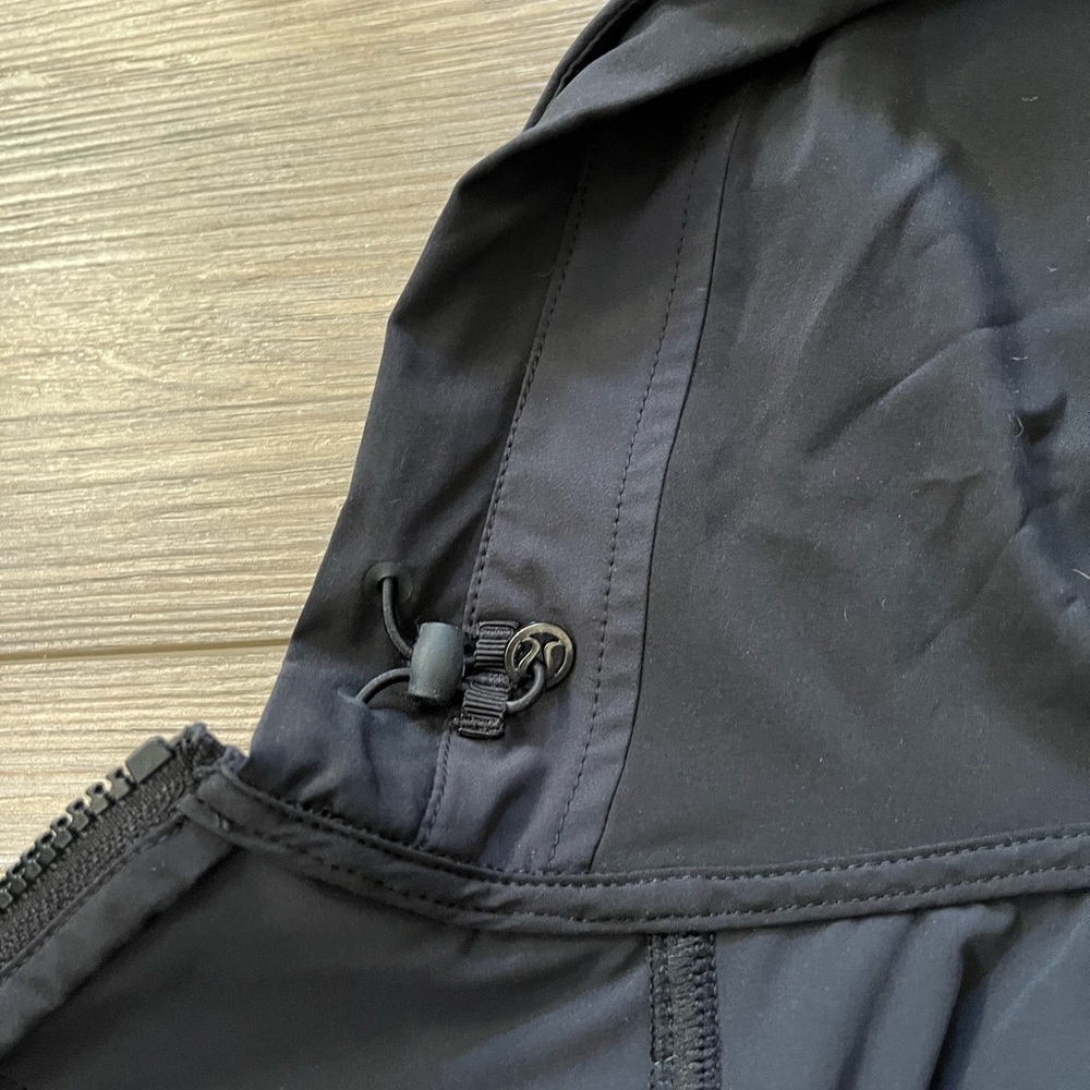Lululemon On The Fly Hooded Jacket Women’s Size 8 - Picture 7 of 11